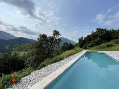 Construction d'une villa en pierre et en bois type bergerie