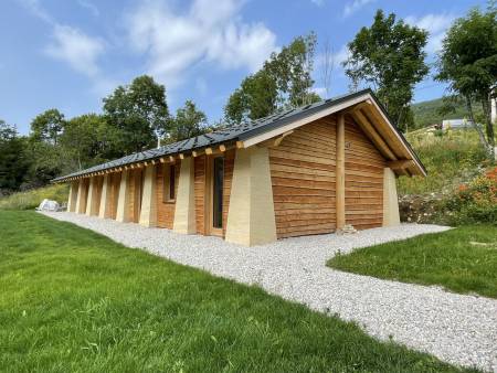 Construction d'une villa en pierre et en bois type bergerie