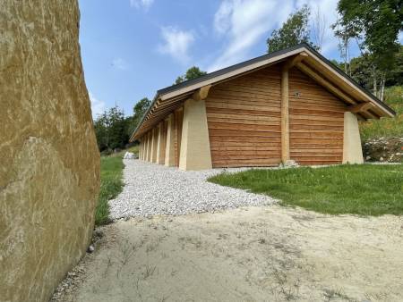 Construction d'une villa en pierre et en bois type bergerie