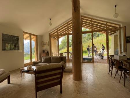 Construction d'une villa en pierre et en bois type bergerie