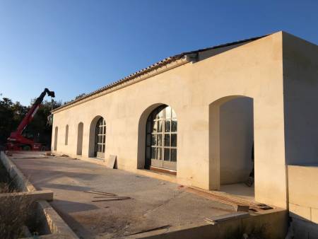 Une cave viticole à Saint-Rémy-de-Provence