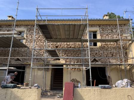 Rénovation d'un mas en pierre dans à Vers Pont du Gard